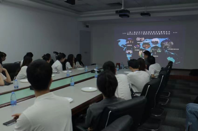 探訪文化科技前沿，激發產業創新思維——記2023深圳大學藝術學理論（文化產業）暑期班深圳幻境控股集團參訪